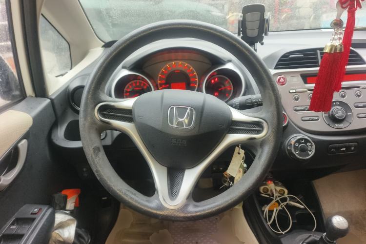 Used Honda Fit 2011 1.5L manual luxury version
