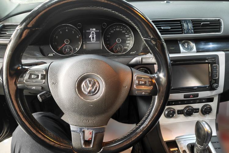 Used Volkswagen Magotan 2016 2.0 TSI Luxury Comfort Version Interior 1