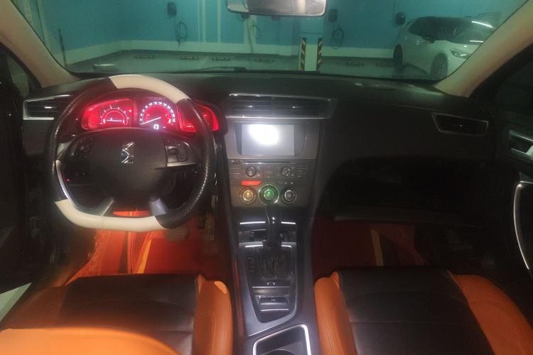 Used DS 6 2016 1.6T Comfort Edition THP160 Center Console