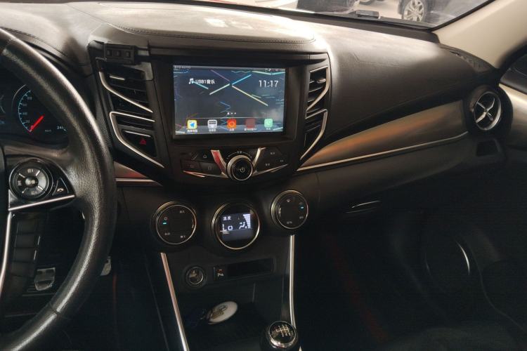 Used BYD Song 2017 Gaishi Upgrade Edition 1.5TI Manual Elite Model Center Console