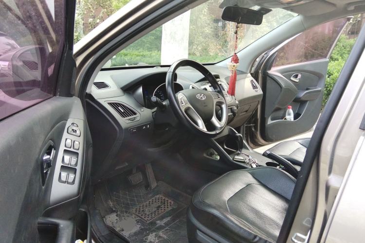 Used Hyundai ix35 2015 2.0L Automatic 2WD Smart Type China IV