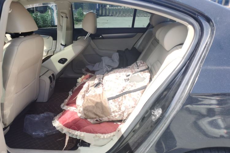 Used Volkswagen Magotan 2012 Revised Version 1.8TSI Leading Edition Left Rear Seat