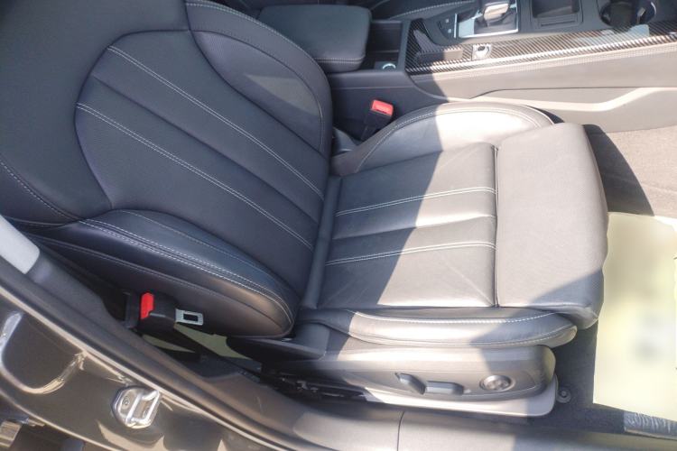 Used Audi A4L 2022 40 TFSI Luxury Dynamic Model Right Front Seat