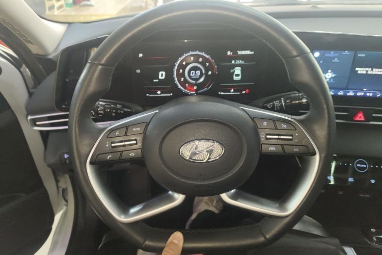 Used Hyundai Elantra 2022 1.5L CVT LUX Prestige Edition
