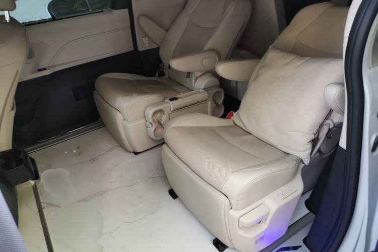 Used Toyota SIENNA 2024 2.5L Hybrid Four-Wheel Drive Prestige Edition Left Rear Seat