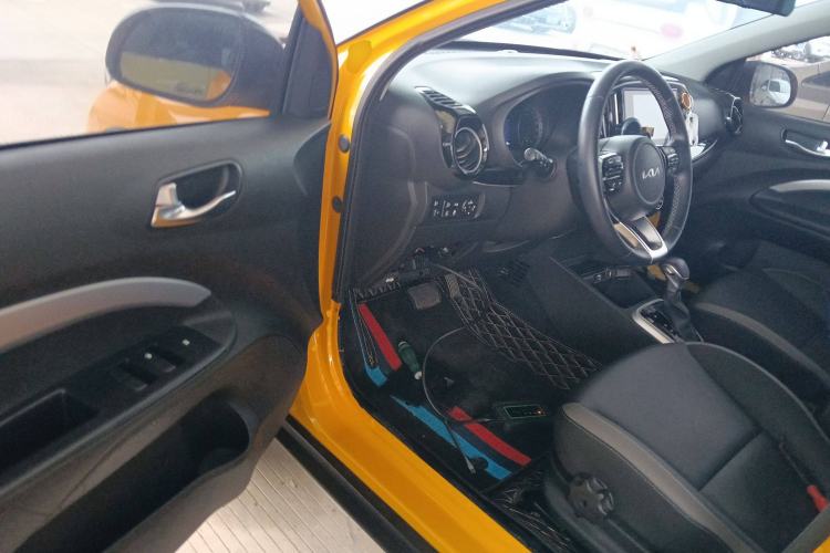 Used Kia kx1 Stonic 2021 1.4L CVT Fun & Sunroof Model
