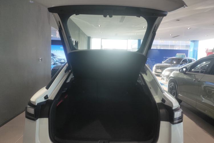 Used Volkswagen ID.7 VIZZION 2024 PRO Model Trunk