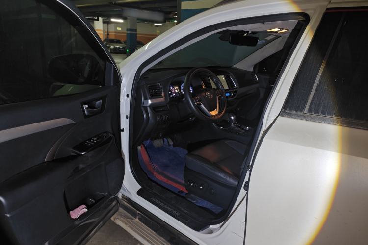 Used Toyota Highlander 2018 2.0T Four-Wheel Drive Prestige Version 7 Seats China V Emission Standard