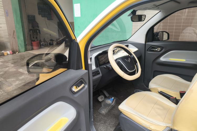Used Wuling Hongguang MINIEV 2021 Macaron Fashion Model Lithium Iron Phosphate Interior 3