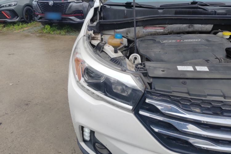 Used GAC Trumpchi GS4 2017 235T Automatic Two-Wheel Drive Luxury Smart Connectivity Version Right Front Headlight