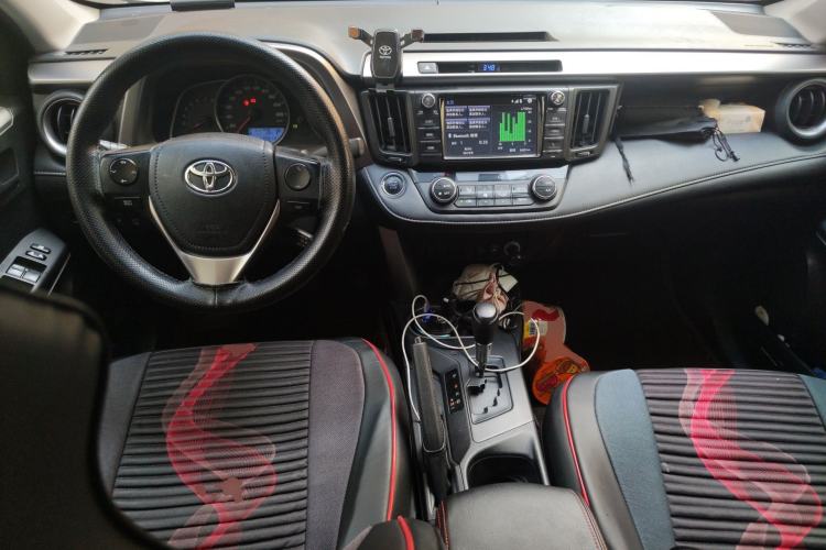 Used Toyota RAV4 2016 2.0L CVT Two-Wheel Drive Fashion Edition China V Standard Center Console