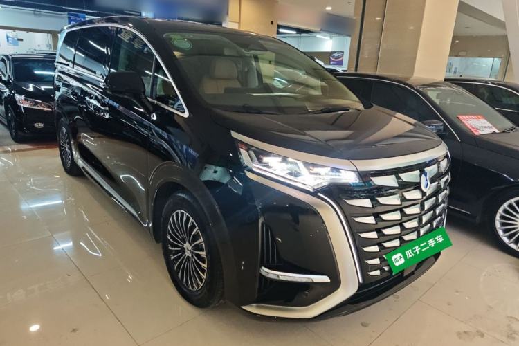 Used Denza D9 2024 DM-i 980 Four-Wheel Drive Prestige Model Front Right 45 Deg