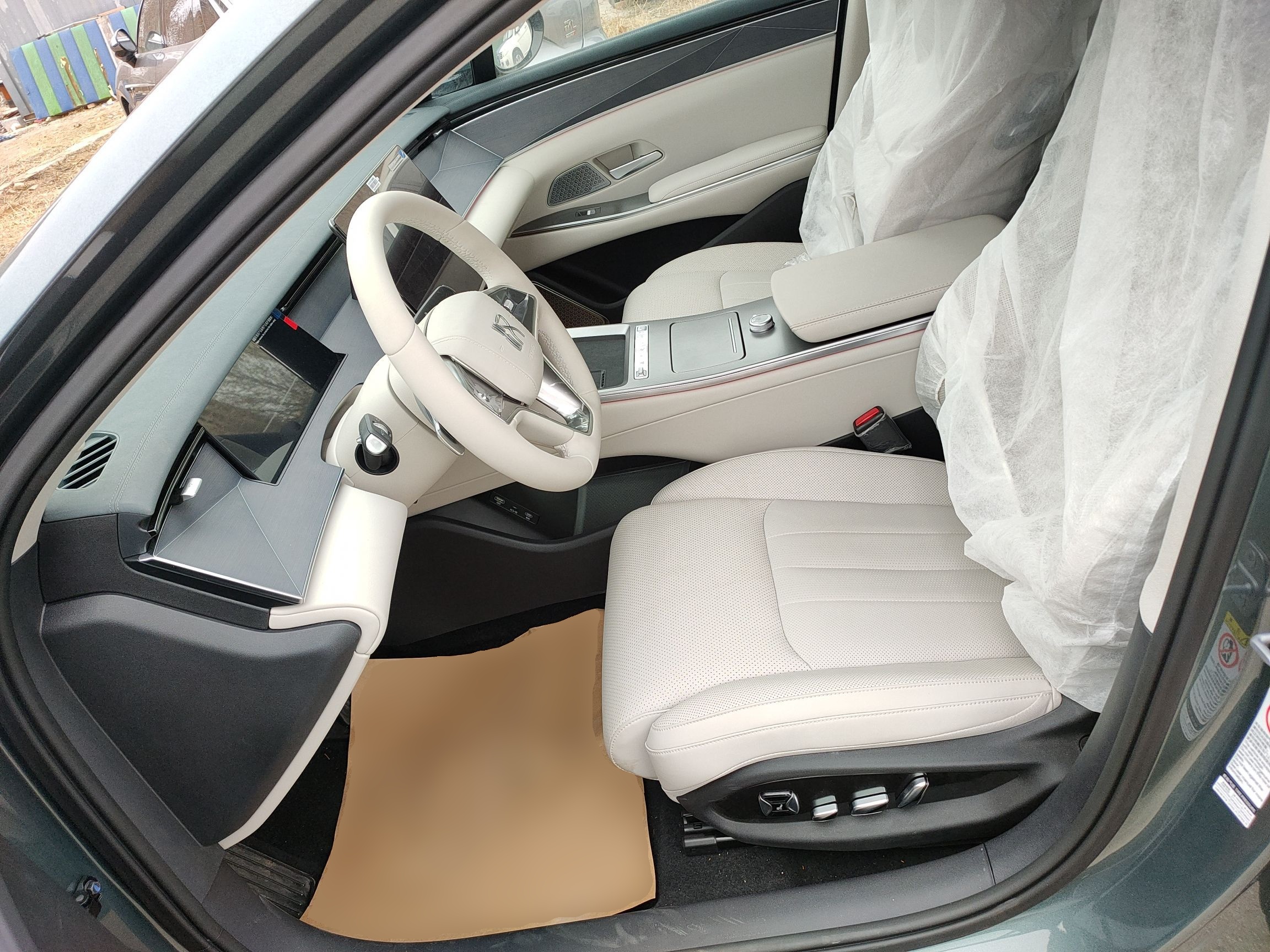 Переднее сиденье в автомобиле