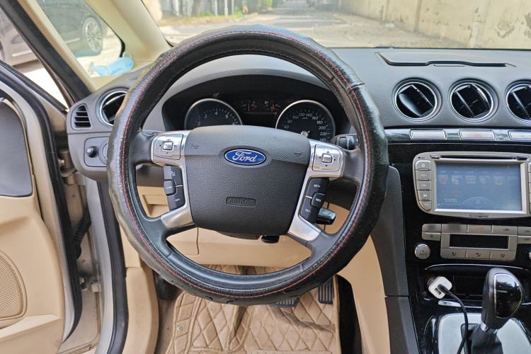 Used Ford S-MAX 2008 2.3L 7-Seater Luxury Version
