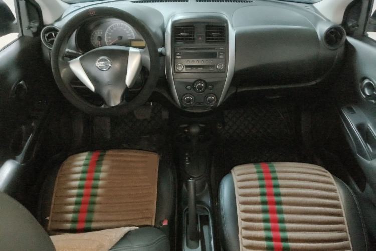 Used Nissan Sunny 2014 1.5XE CVT Comfort Edition Center Console