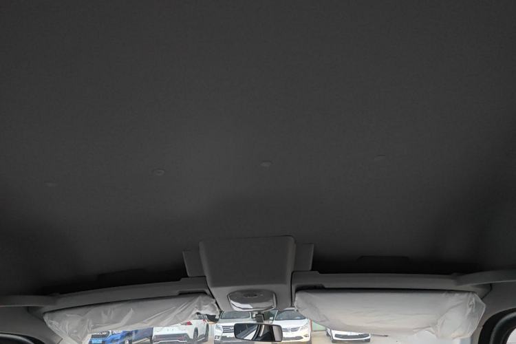 Used Dongfeng Yufeng Yufeng 2023 V9+ 2.0T Manual Front-Wheel-Drive Multi-Function Mid-Roof Van with 7/8/9 Seats
