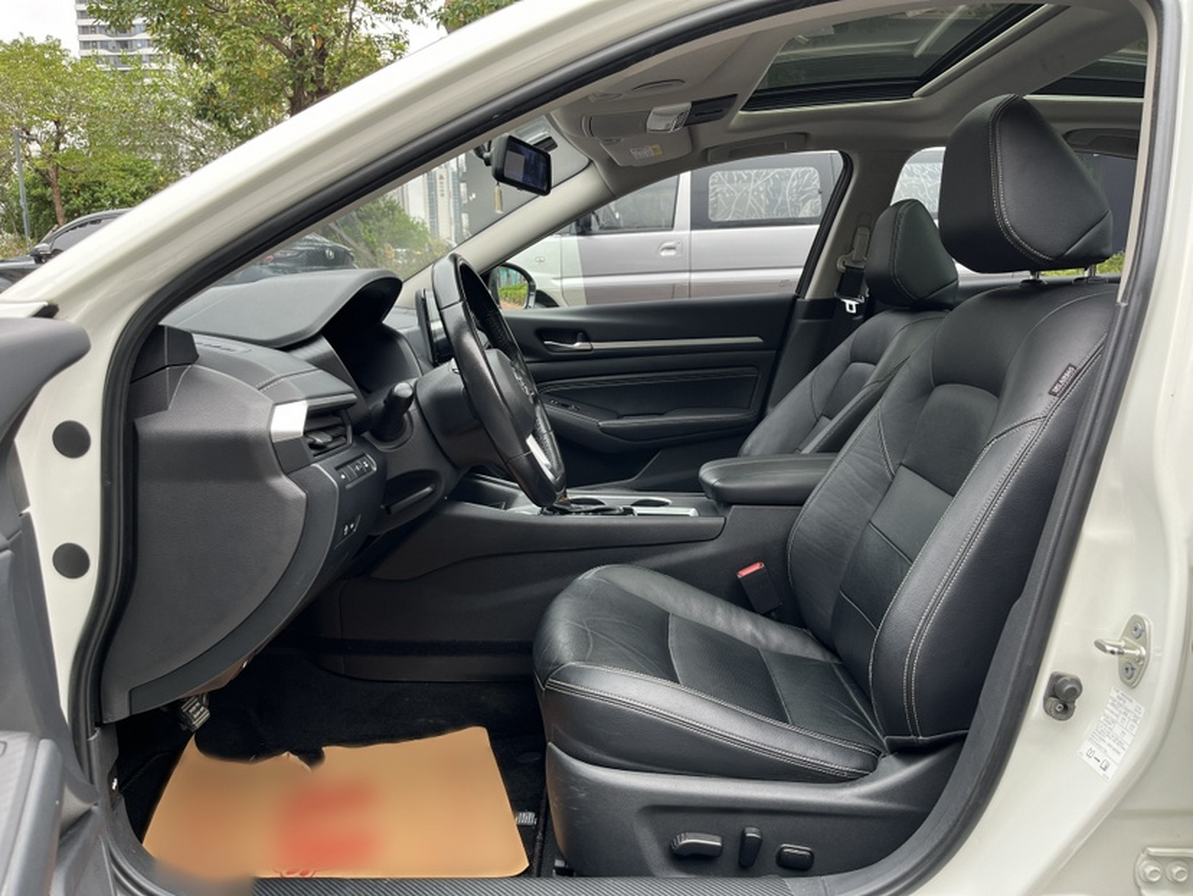 Переднее сиденье в автомобиле