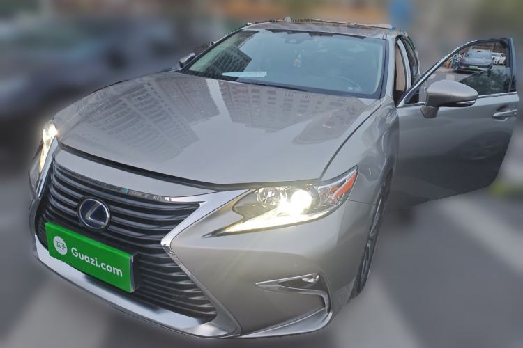 Used Lexus ES 2015 300h Comfort Edition