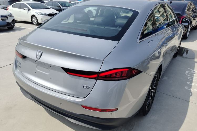 Used Roewe D7 2023 DMH 125km Flagship Edition Rear Right 45 Deg