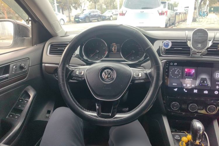 Used Volkswagen Sagitar 2015 230TSI Automatic Luxury Model Steering Wheel