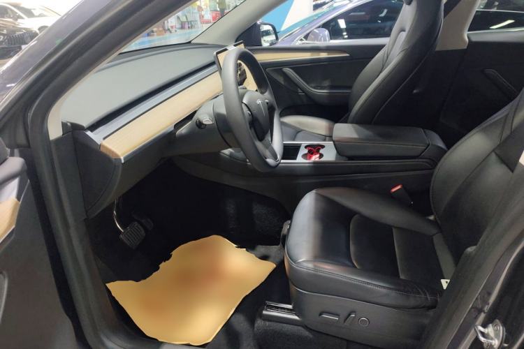 Used Tesla Model Y 2022 Long-Range All-Wheel-Drive Version
