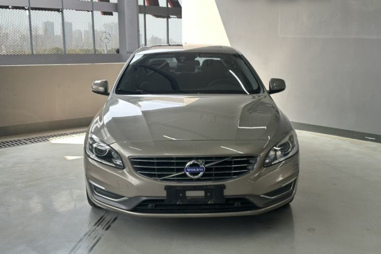 Used Volvo S60 2015 S60L 2.0T Zhiyuan Edition
