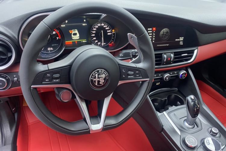 Used Alfa Romeo Giulia 2017 2.0T 280HP Luxury Edition
