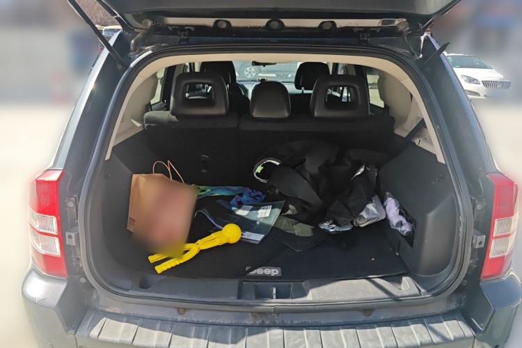 Used Jeep Compass 2010 2.4L four-wheel drive sport version
