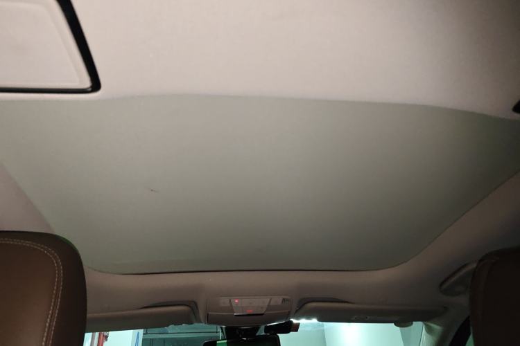 Used Mercedes-Benz E-Class New Energy 2023 E 350 e L Plug-in Hybrid Sedan Headliner