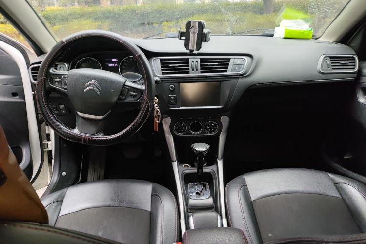 Used Citroen C3-XR 2015 1.6L Automatic Pioneer Model Center Console