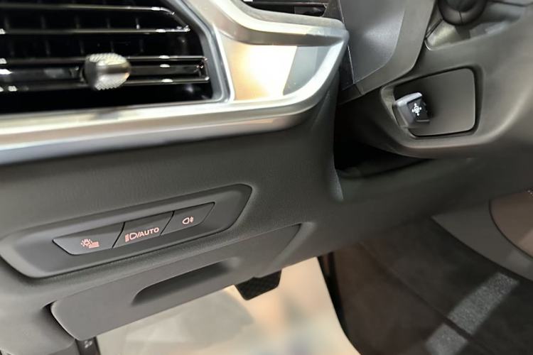 Used BMW X5 2025 Model, xDrive 30Li Prestige M Sport Night Package
