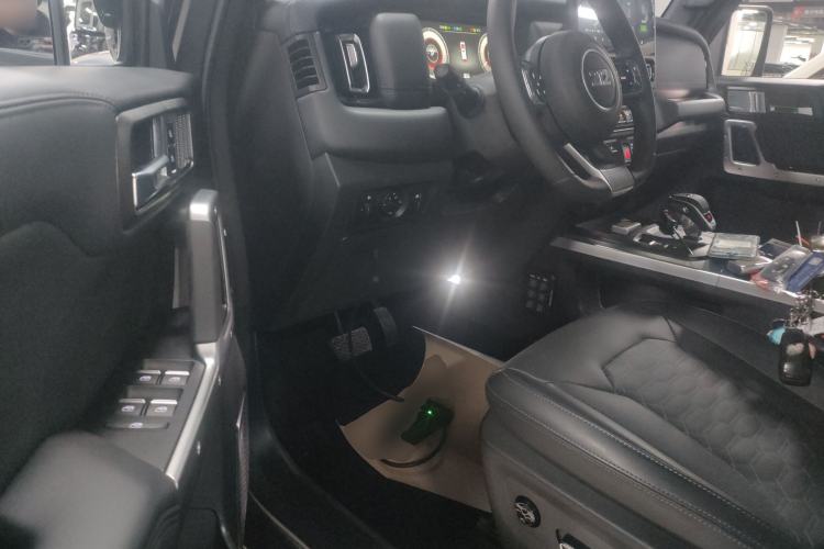 Used 212 T01 2024 2.0T Explorer
