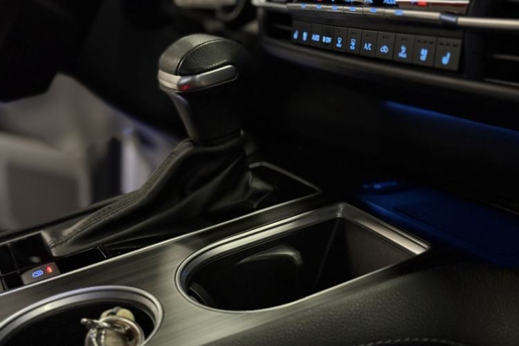 Used Toyota SIENNA 2021 2.5L Hybrid Platinum Edition Interior 11