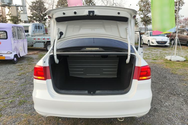 Used Volkswagen Santana 2015 1.6L Manual Fashion Edition Trunk