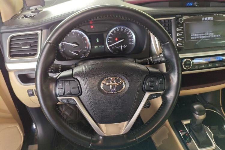Used Toyota Highlander 2015 2.0T Two-Wheel Drive Luxury Edition 7 Seats Steering Wheel