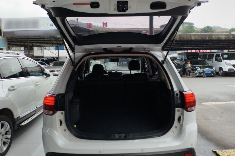 Used Mitsubishi Outlander 2018 2.4L 4x4 Elite Edition 5 Seats Trunk