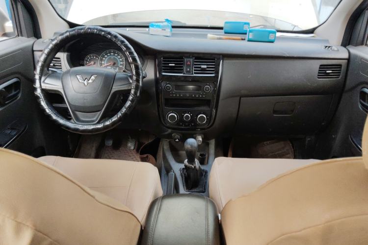 Used Wuling Rongguang V 2018 1.5L Standard Version