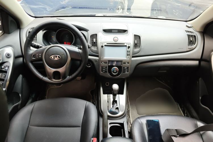 Used Kia Forte 2011 1.6L AT Premium Center Console