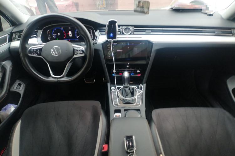 Used Volkswagen Magotan 2023 2 Million Units Commemorative Edition 330TSI DSG Luxury Version Center Console