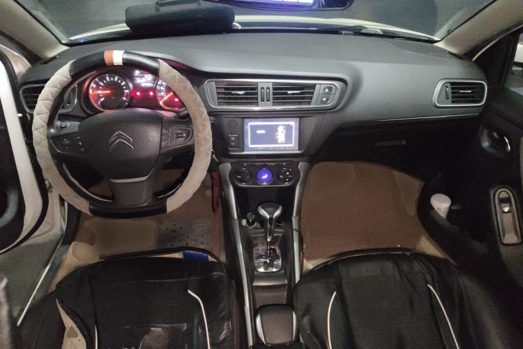 Used Citroen C3-XR 2015 1.6L Automatic Pioneer Model Center Console