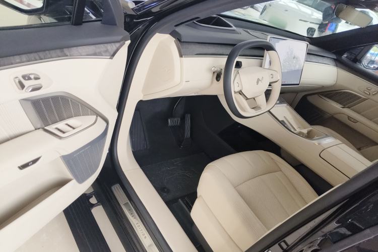 Used ONVO Luxeed L90 2025 Model—Ultra Six-Seater Version
