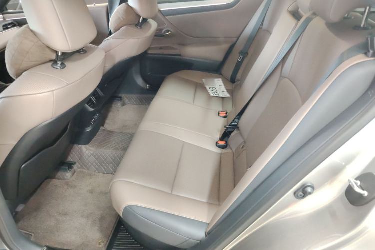 Used Lexus ES 2025 300h Deluxe Edition
