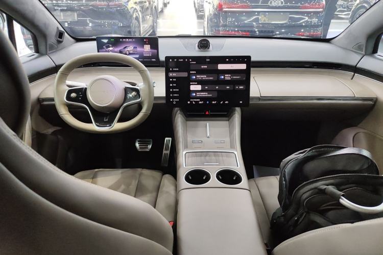 Used Hima Luxeed R7 2025 Range-Extended Version 251 km Max Center Console