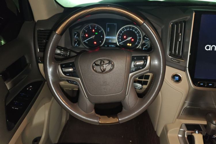 Used Toyota Land Cruiser 2021 5.7L VX-R Middle East