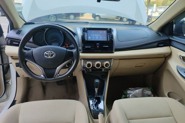 Used Toyota YARiS L Zhi Xuan 2015 1.5E Automatic Charm Edition Center Console