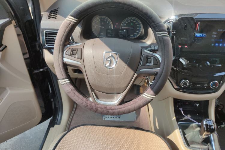 Used Baojun 730 2014 1.5L Manual Luxury Navigation ESP Version 7 Seats
