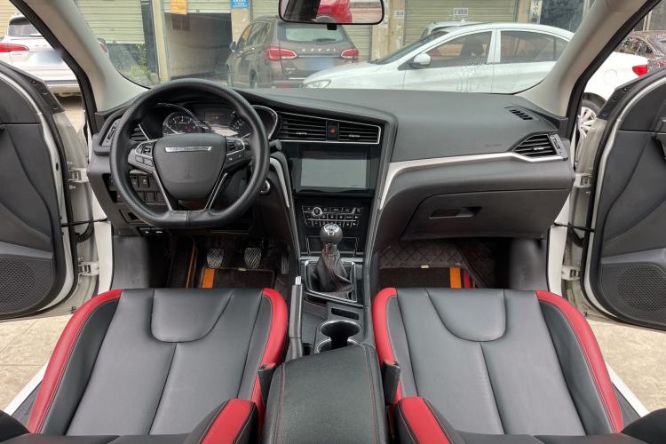Used Venucia D60 2018 1.6L Manual Smart Connect Elite Edition
