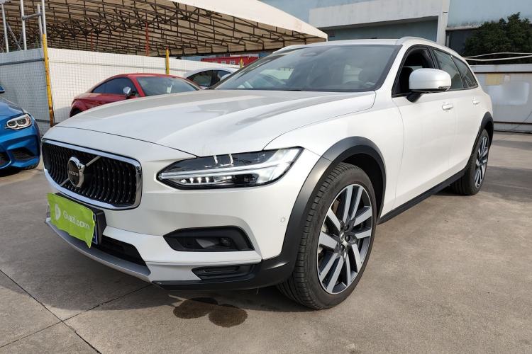 Used Volvo V90 2024 Cross Country B5 AWD Prestige Edition