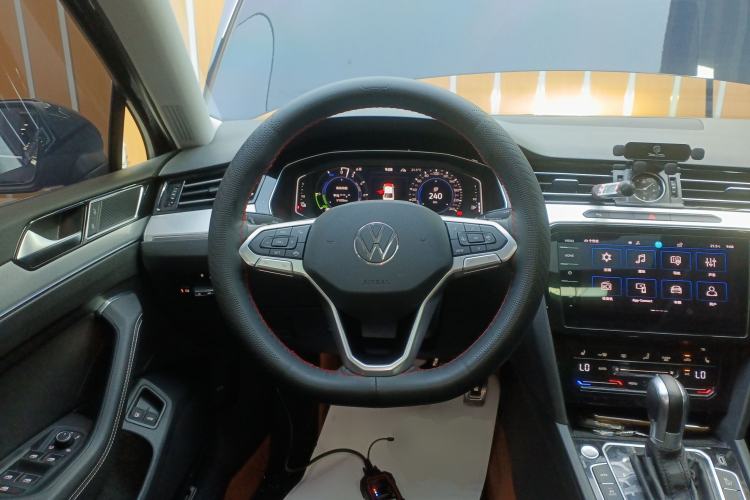 Used Volkswagen Magotan GTE Plug-in Hybrid 2022 GTE Luxury Model Steering Wheel