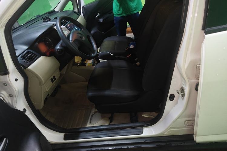 Used Venucia R50 2012 1.6L Automatic Comfort Edition
